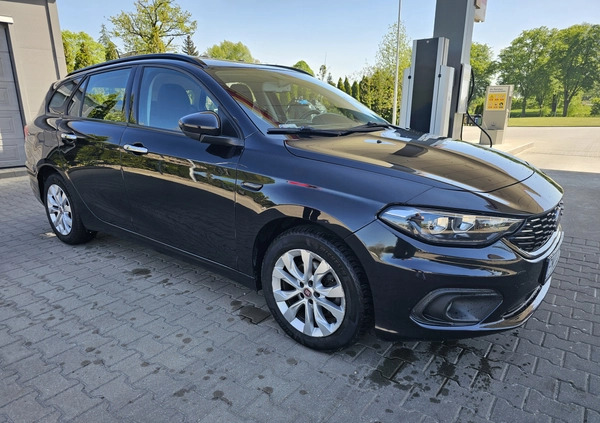 Fiat Tipo cena 37800 przebieg: 180000, rok produkcji 2017 z Międzychód małe 92